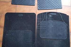 tappetini auto in gomma 