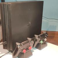 PS4 Pro + due controller e base verticale