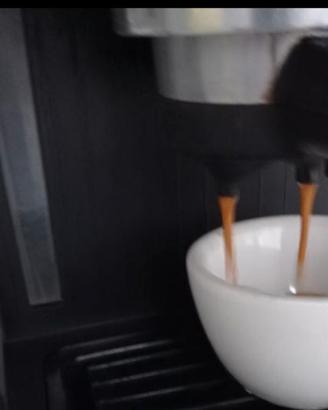 Macchina caffè espresso Delonghi