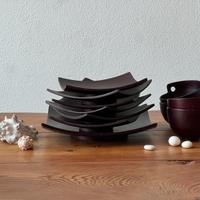 6 tazze, 6 piattini e un piatto grande in bambu’