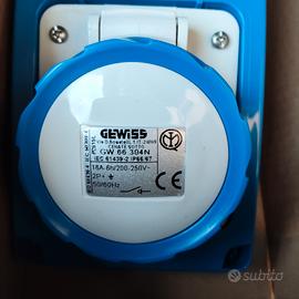 presa fissa interbloccata verticale 2P+T 16A 230V