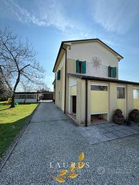 Villa di 280 m² con più di 5 locali a San Vendemia