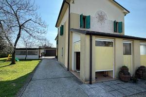 Villa di 280 m² con più di 5 locali a San Vendemia
