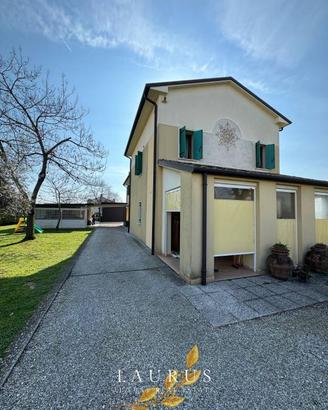 Villa di 280 m² con più di 5 locali a San Vendemia