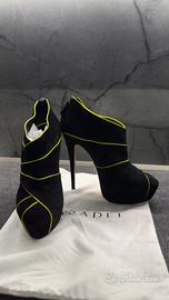 Scarpe Casadei in suede nero con profili fluo