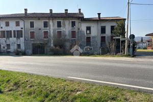 CASA DI CORTE A ATTIMIS