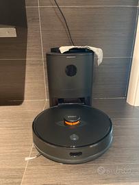 Robot aspirapolvere e lavapavimenti