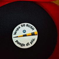 adesivo paggio vespa 50 rush 