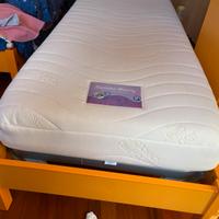 2 letti con materassi