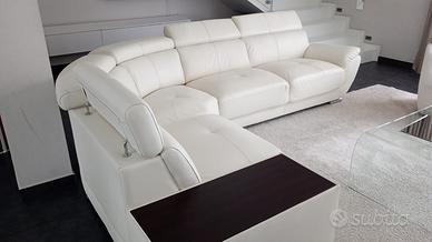 Divano bianco in pelle