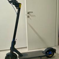 Monopattino elettrico MI scooter 3