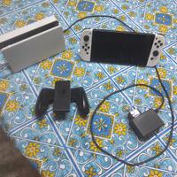 Nintendo switch OLED con super Mario Bros 8 