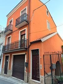 Casa indipendente su 4 livelli Lauria infer centro