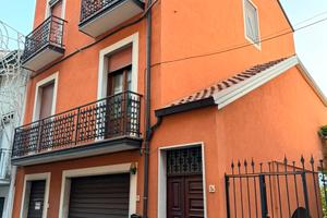 Casa indipendente su 4 livelli Lauria infer centro
