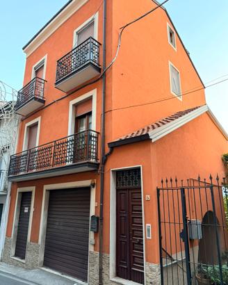 Casa indipendente su 4 livelli Lauria infer centro