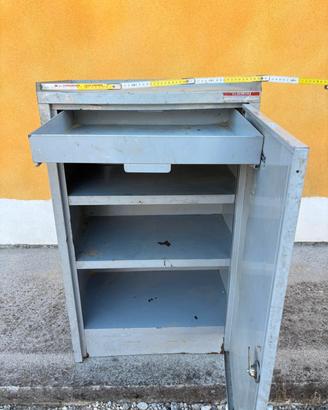 Mobile in ferro per officina/garage 