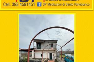 Casa di campagna con ampio terreno