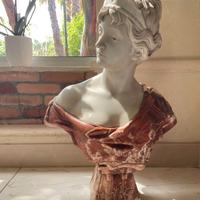 Busto scultoreo in marmo stile neoclassico