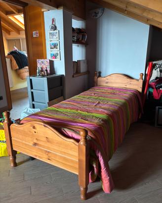 Letto singolo in legno completo di materasso