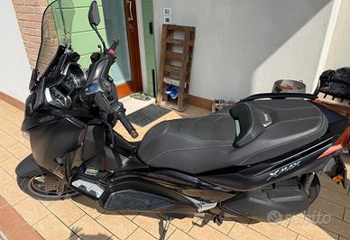 X max - yamaha 300