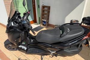 X max - yamaha 300