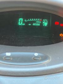 toyota yaris anno 2001