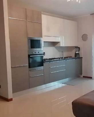 Cucina completa usata con elettrodomestici