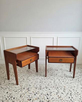 Coppia di comodini anni 60. Teak design 