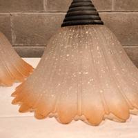 2 Lampadari bianchi e ocra opaline