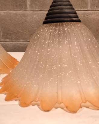 2 Lampadari bianchi e ocra opaline