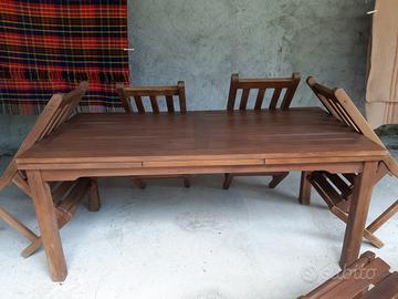 tavolo in legno massiccio
