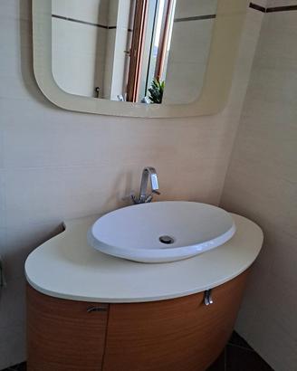 mobile bagno sospeso e specchio touch