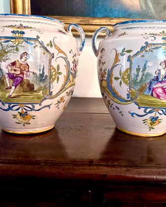 Coppia di vasi antichi in Majolica