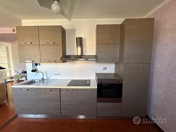 Cucina completa usata con elettrodomestici