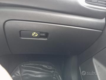 Cassetto portaoggetti INFINITI Q30 2017 1.5 diesel