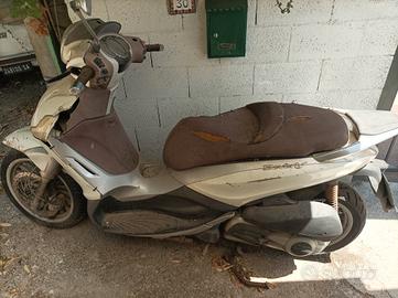 Beverly 300 ie