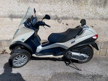 Piaggio Mp3 400