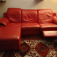 divano in pelle con penisola e movimento relax