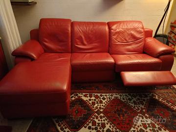 divano in pelle con penisola e movimento relax