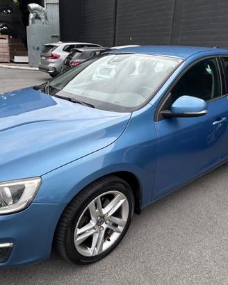 Volvo V60 D2 Geartronic Summum