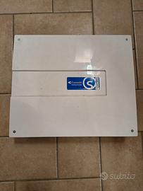 Centrale per allarme e tastiere  comelit
