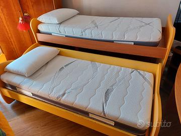 Coppia letti singoli sovrapposti e scorrevoli