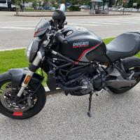 Stupenda Ducati Monster 821 Stealth 2020