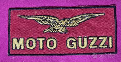 Toppa ricamata con l'iconica aquila Moto Guzzi. -