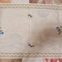 Runner da tavolo ricamato elegante stile shabby 