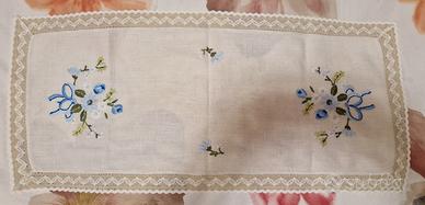 Runner da tavolo ricamato elegante stile shabby 