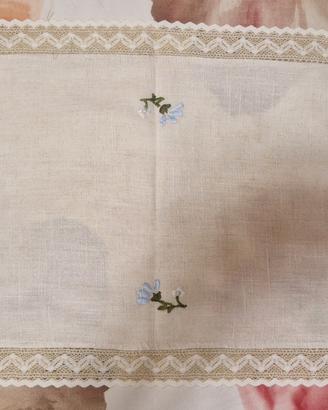 Runner da tavolo ricamato elegante stile shabby 