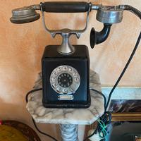Telefono antico a cornetta vintage