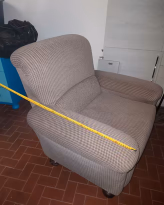 Due poltrone in buono stato 