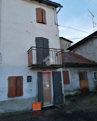 3 LOCALI A MONTEFIORINO